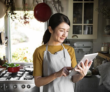 wanita-karir-memasak-di-rumah-cover