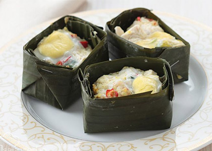 teknik membungkus dengan daun pisang detail 3